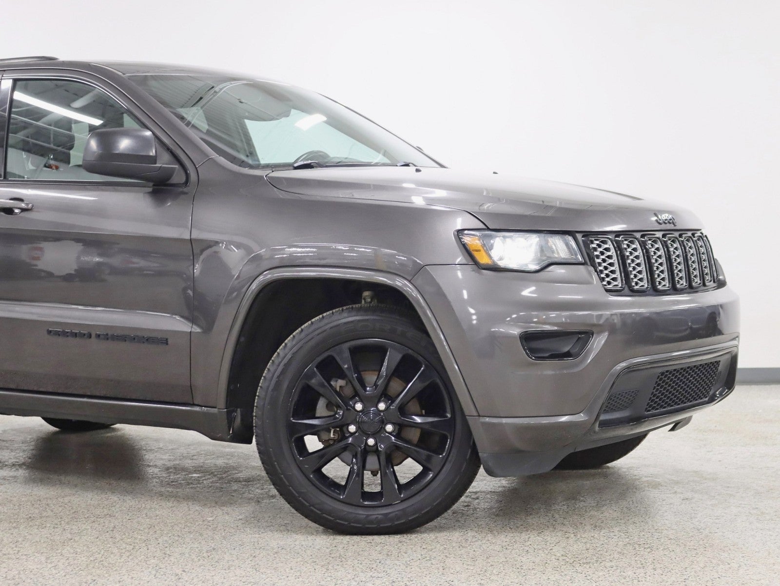 2019 Jeep Grand Cherokee Altitude 2 Owner Nav Back Up Camera Roof Leather Seats Loaded