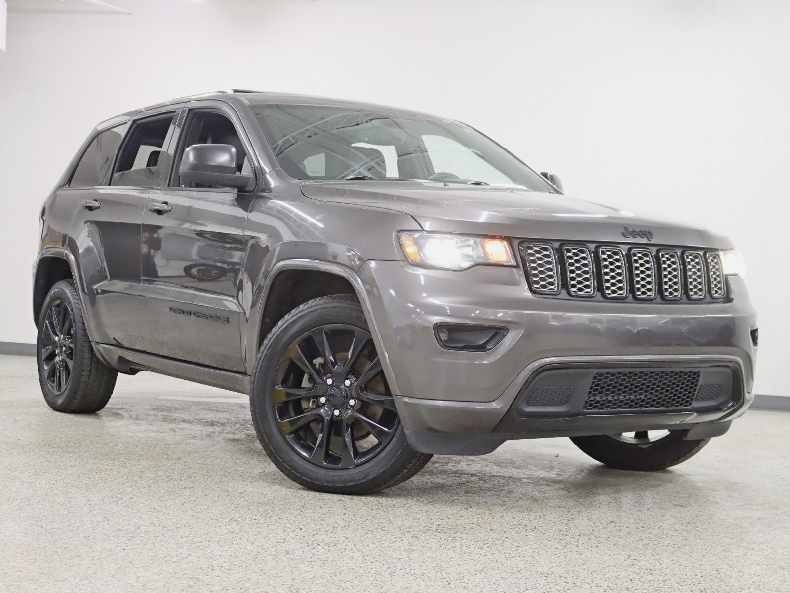 2019 Jeep Grand Cherokee Altitude 2 Owner Nav Back Up Camera Roof Leather Seats Loaded
