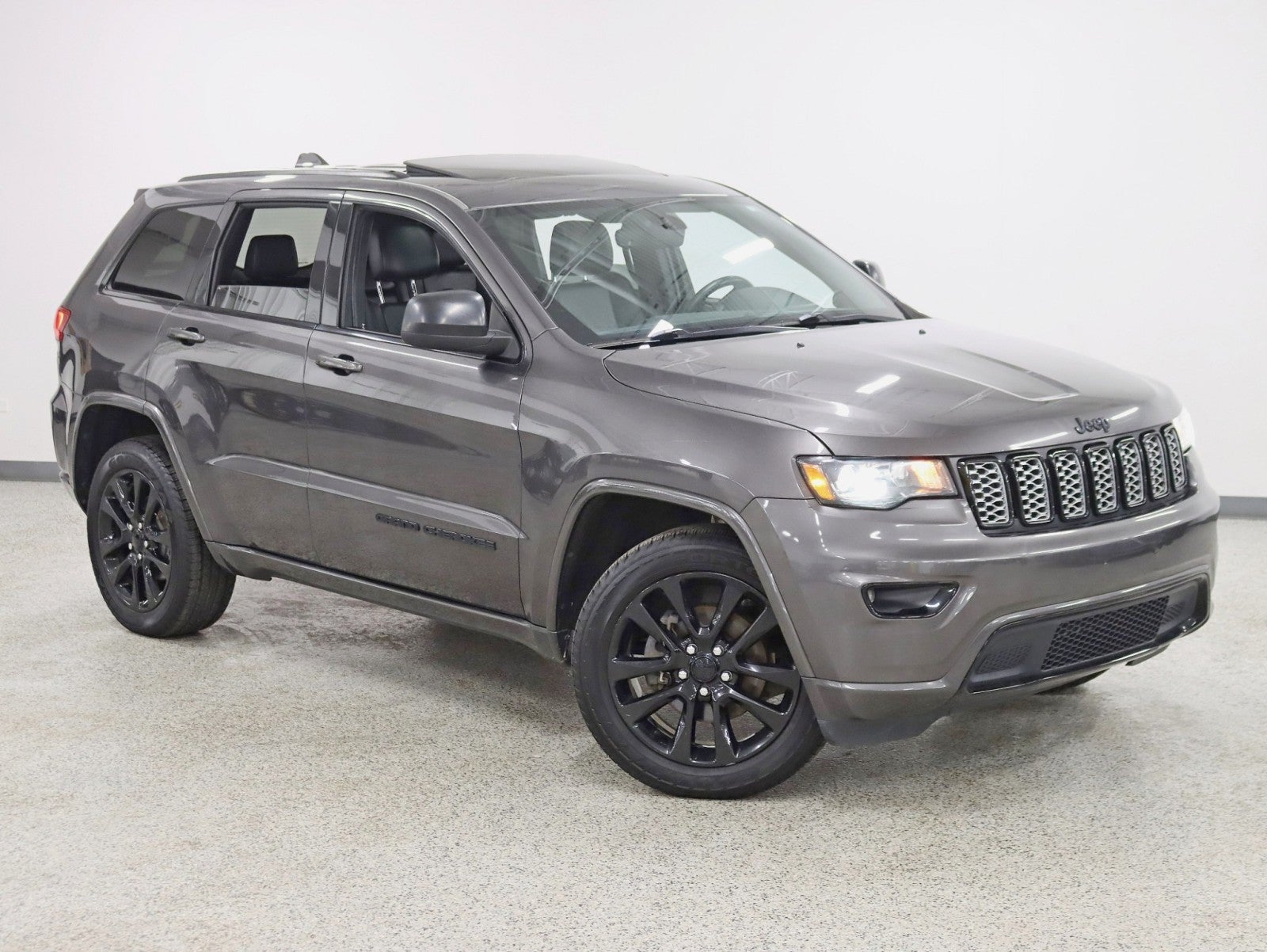 2019 Jeep Grand Cherokee Altitude 2 Owner Nav Back Up Camera Roof Leather Seats Loaded