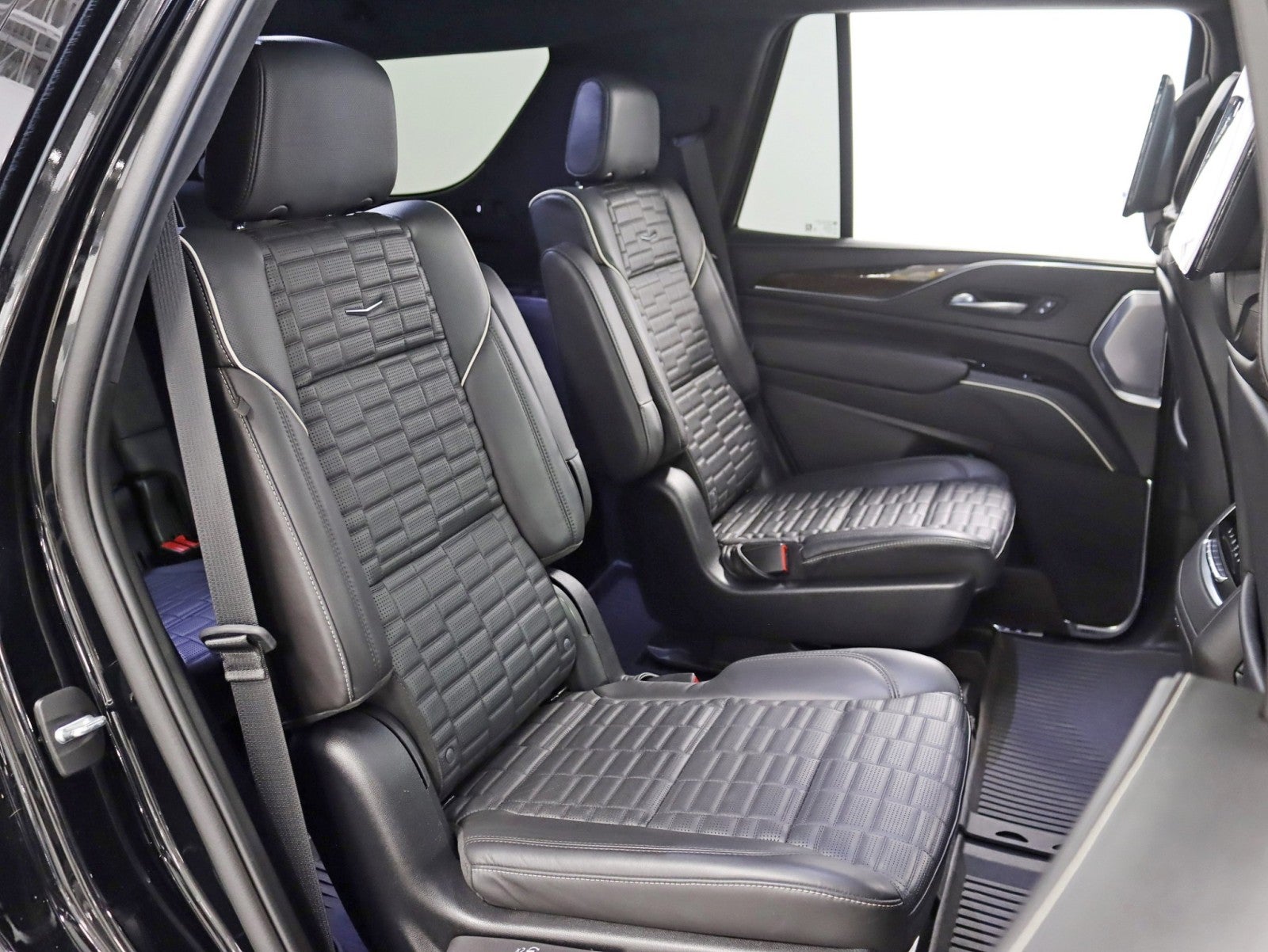 2023 Cadillac Escalade 4WD Sport Platinum 1 Owner Onyx Pkg Super Cruise Night Vision Power Boards MSRP Over $121k