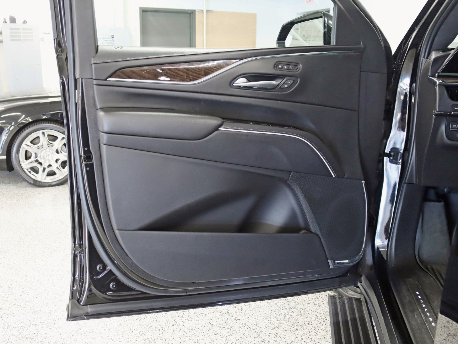 2023 Cadillac Escalade 4WD Sport Platinum 1 Owner Onyx Pkg Super Cruise Night Vision Power Boards MSRP Over $121k