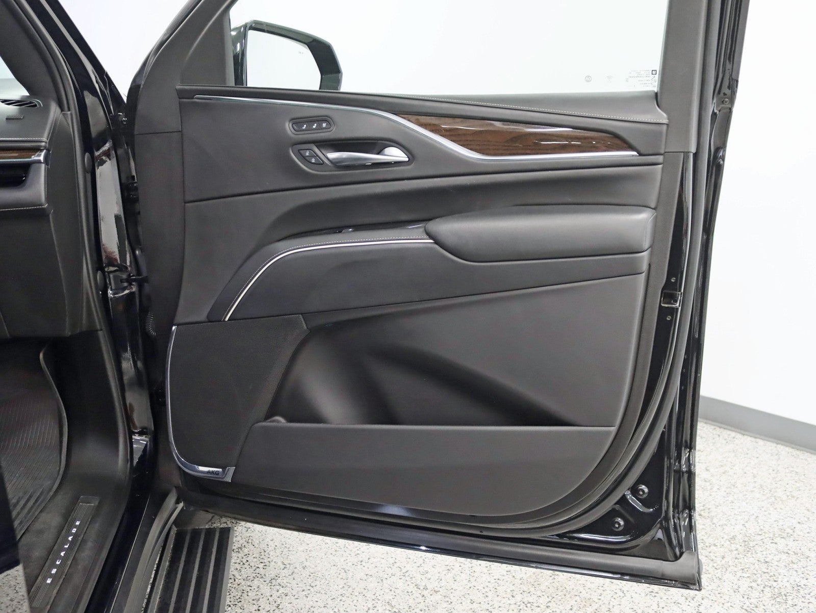 2023 Cadillac Escalade 4WD Sport Platinum 1 Owner Onyx Pkg Super Cruise Night Vision Power Boards MSRP Over $121k