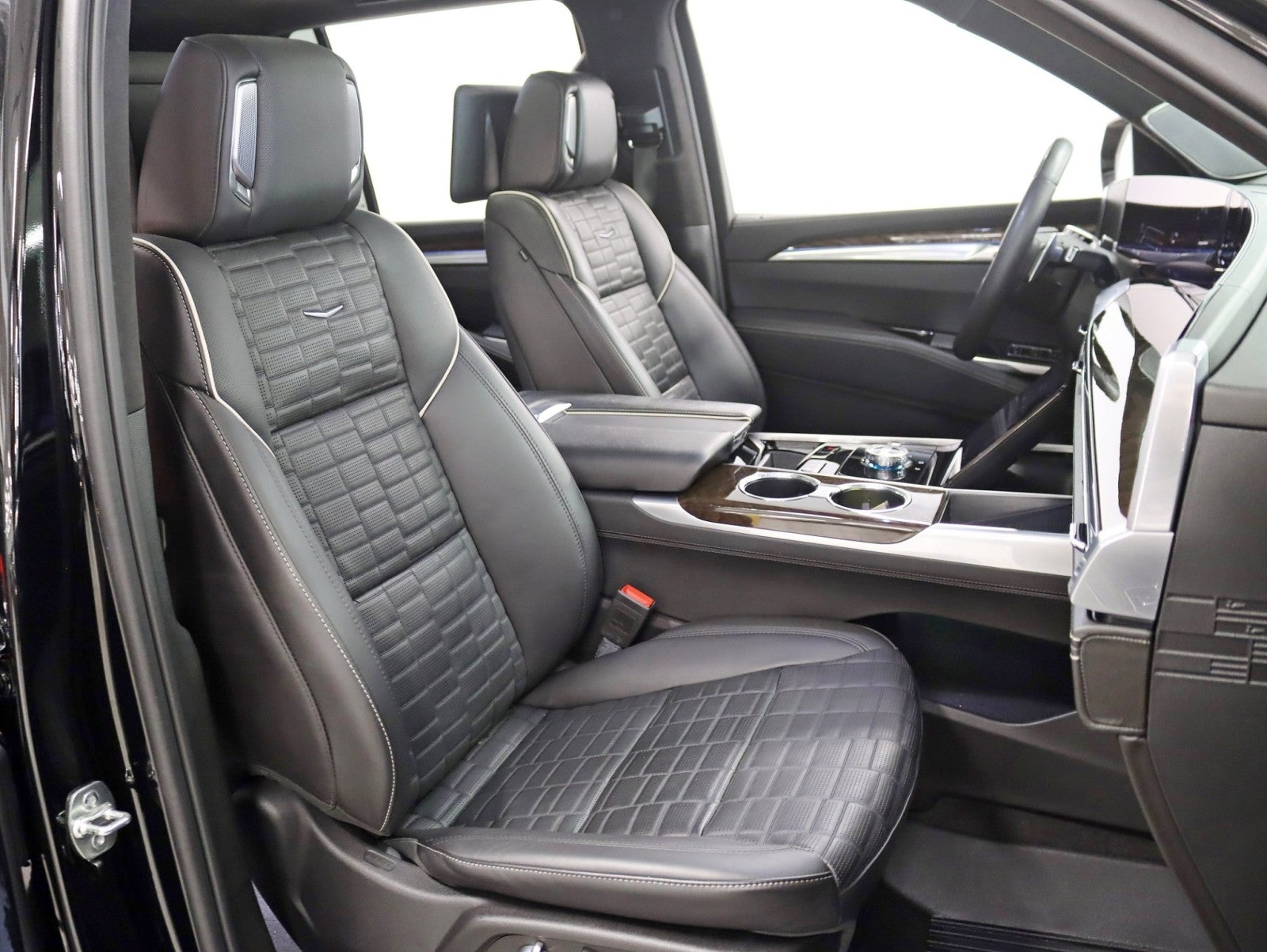 2025 Cadillac Escalade 4WD Sport Platinum 1 Owner Onyx Pkg Bucket seats Rear Entertainment Power Boards MSRP Over $127k Fully Loaded