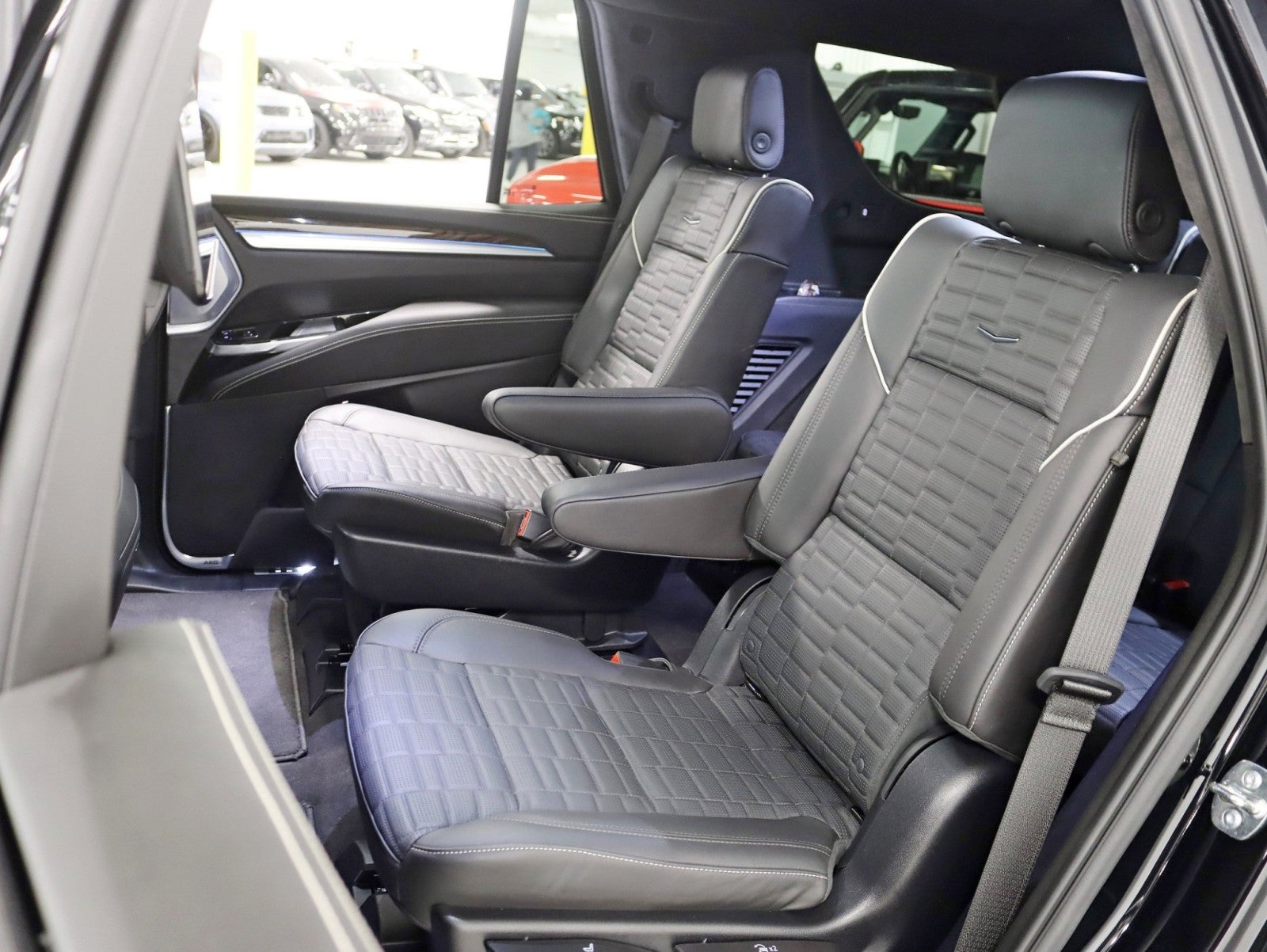 2025 Cadillac Escalade 4WD Sport Platinum 1 Owner Onyx Pkg Bucket seats Rear Entertainment Power Boards MSRP Over $127k Fully Loaded
