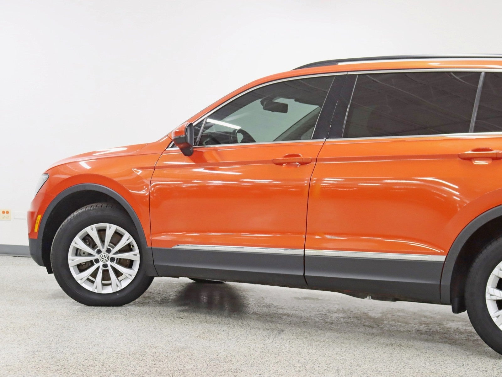 2018 Volkswagen Tiguan SE 7-Passenger Rear Camera Pano Roof