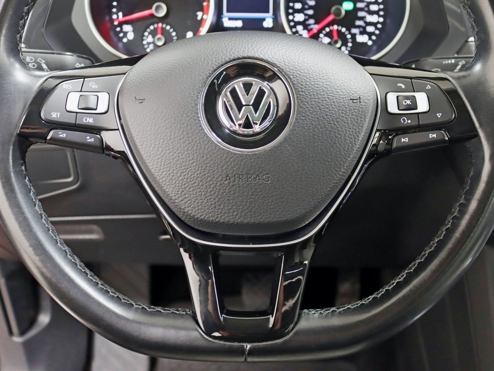 2018 Volkswagen Tiguan SE 7-Passenger Rear Camera Pano Roof