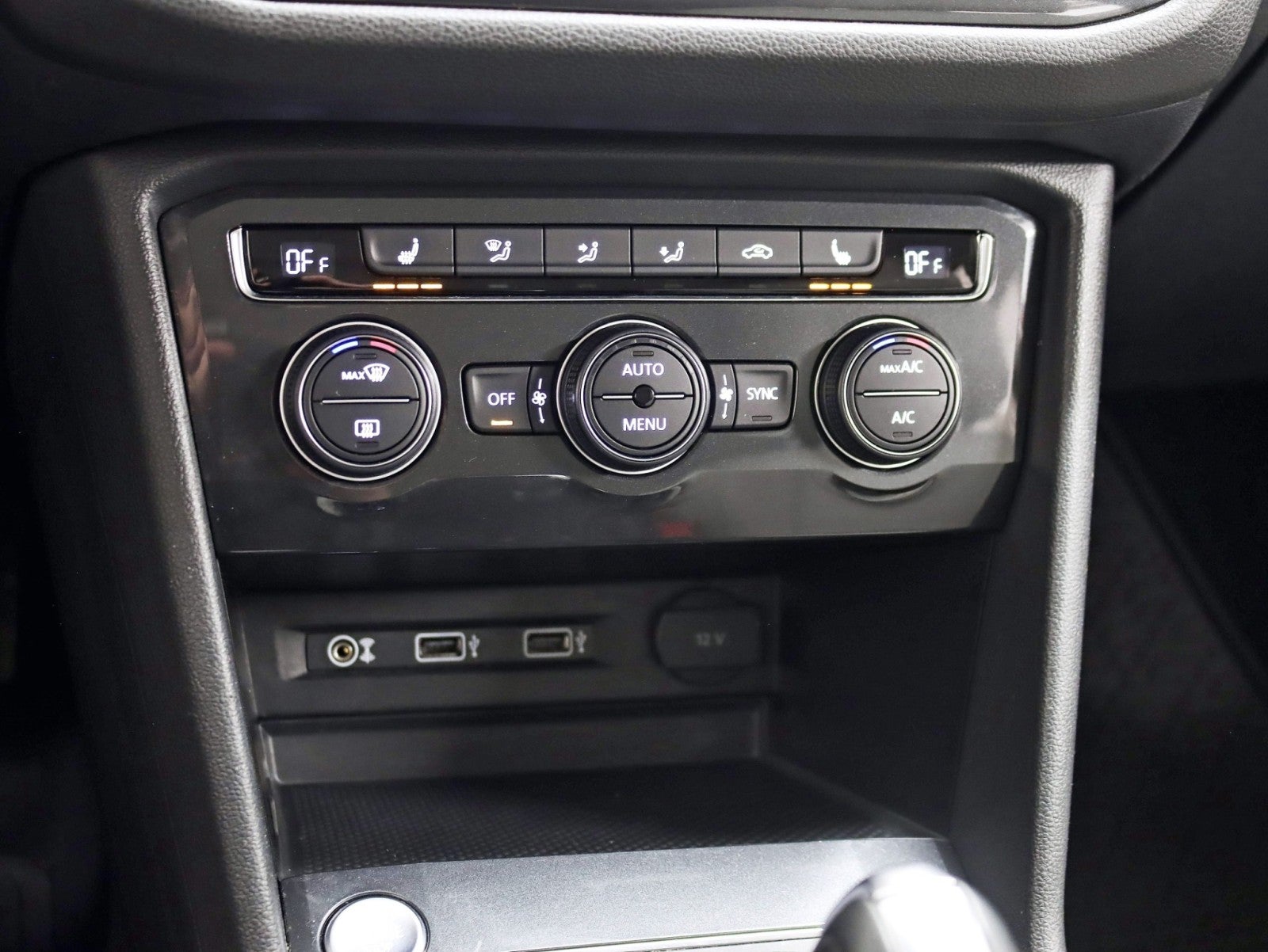 2018 Volkswagen Tiguan SE 7-Passenger Rear Camera Pano Roof