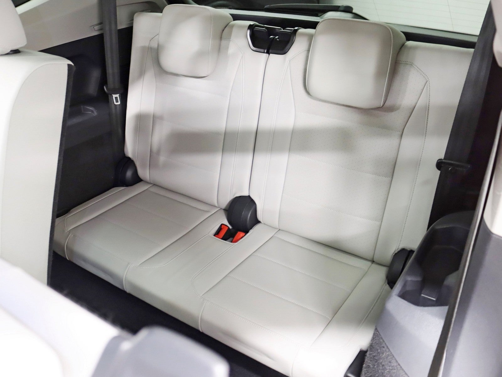 2018 Volkswagen Tiguan SE 7-Passenger Rear Camera Pano Roof