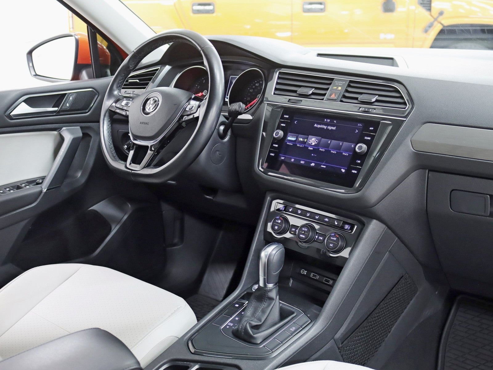 2018 Volkswagen Tiguan SE 7-Passenger Rear Camera Pano Roof
