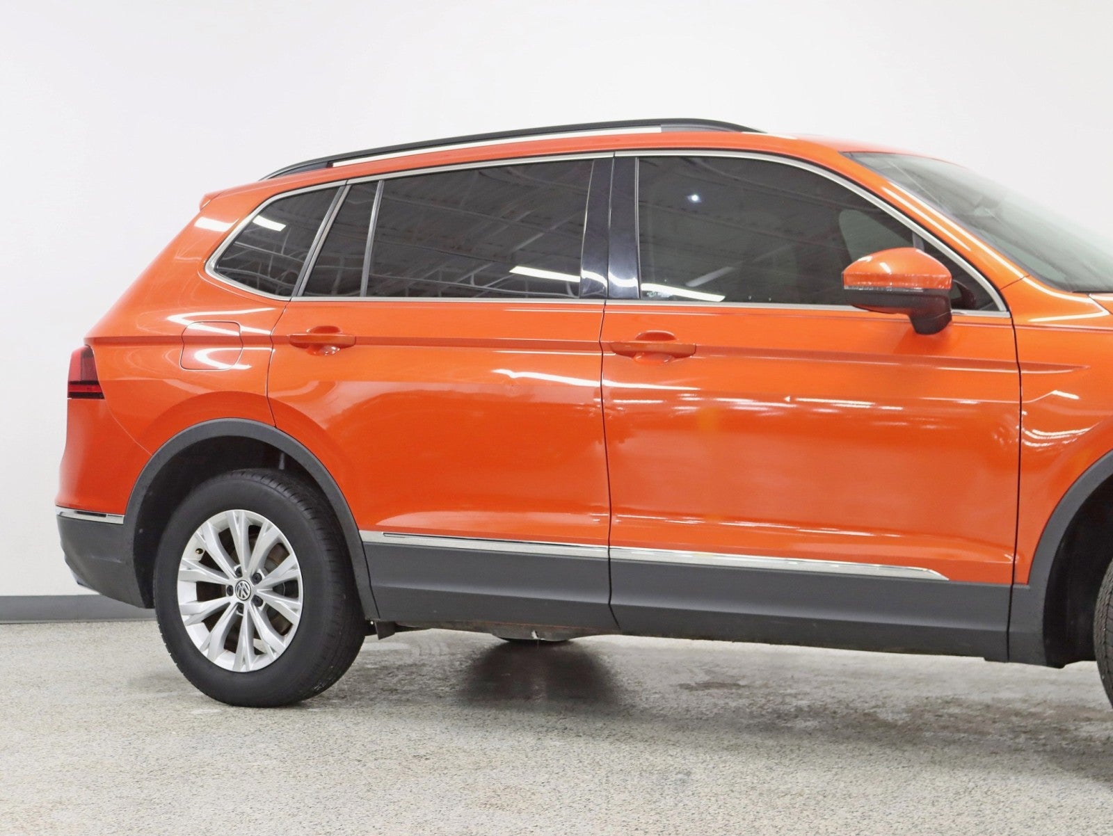 2018 Volkswagen Tiguan SE 7-Passenger Rear Camera Pano Roof