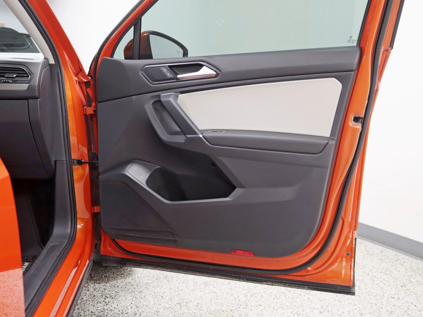 2018 Volkswagen Tiguan SE 7-Passenger Rear Camera Pano Roof