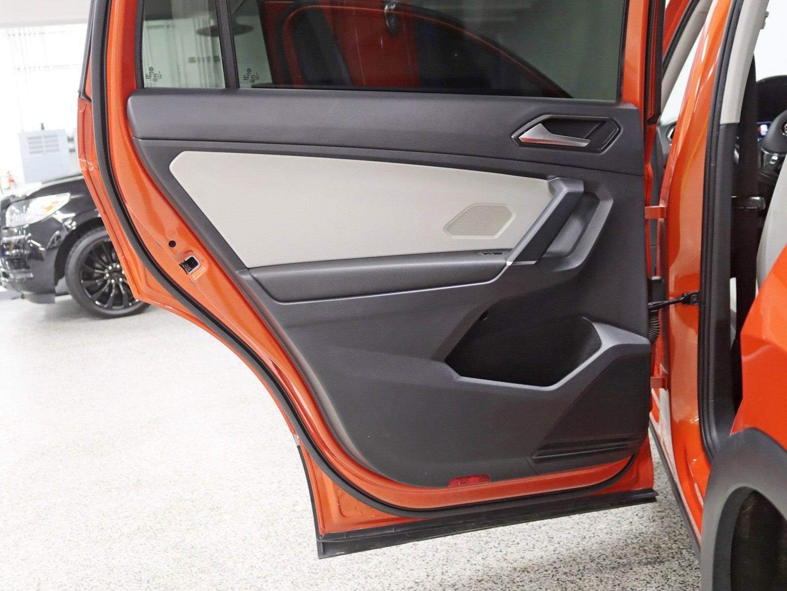 2018 Volkswagen Tiguan SE 7-Passenger Rear Camera Pano Roof