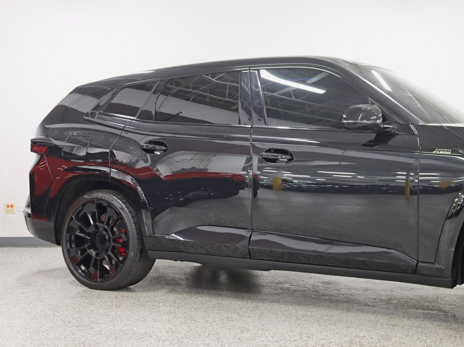 2023 BMW XM Cali Truck Best Color Combo Bowers & Wilkins Diamond Surround Fully Loaded