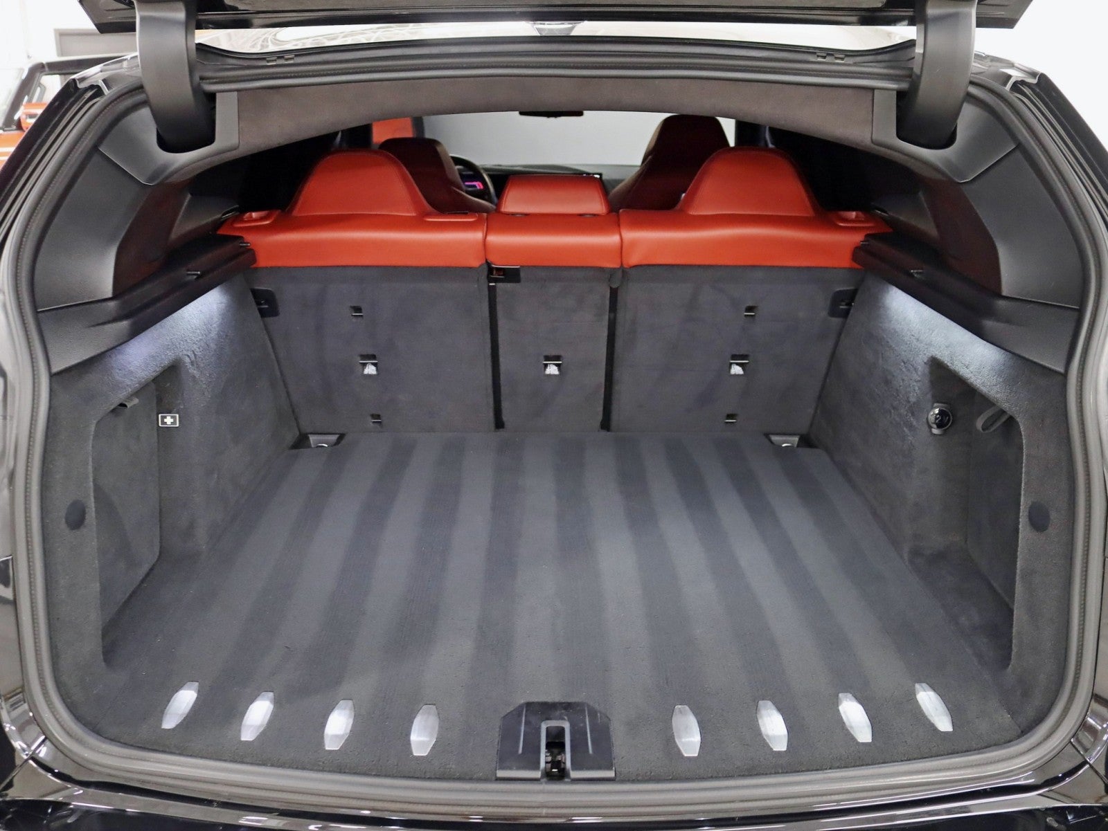 2023 BMW XM Cali Truck Best Color Combo Bowers & Wilkins Diamond Surround Fully Loaded