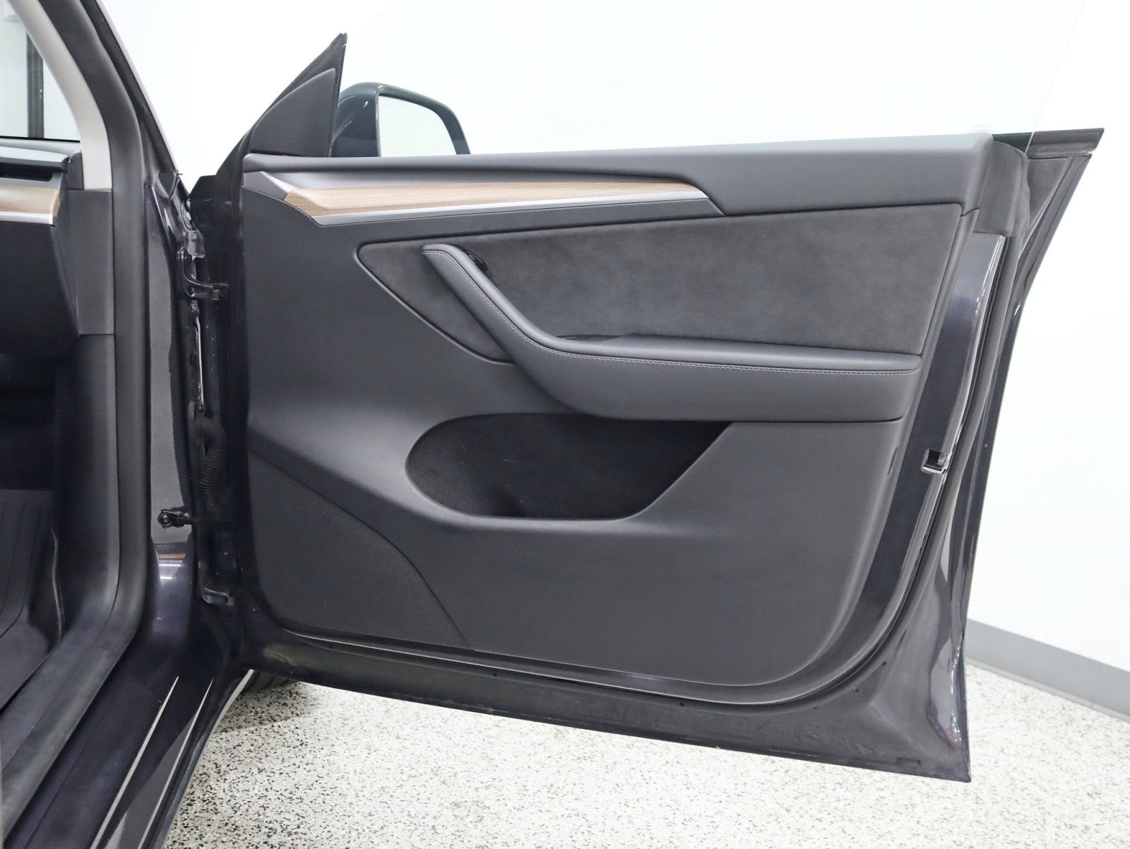 2025 Tesla Model Y Long Range Long Range