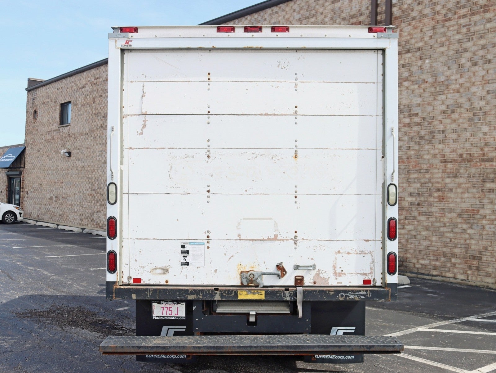 2013 Mitsubishi Fuso 2 Owner 34k miles Box Truck