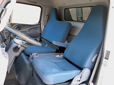2013 Mitsubishi Fuso 2 Owner 34k miles Box Truck