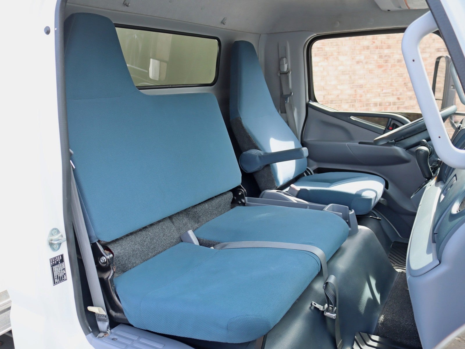 2013 Mitsubishi Fuso 2 Owner 34k miles Box Truck