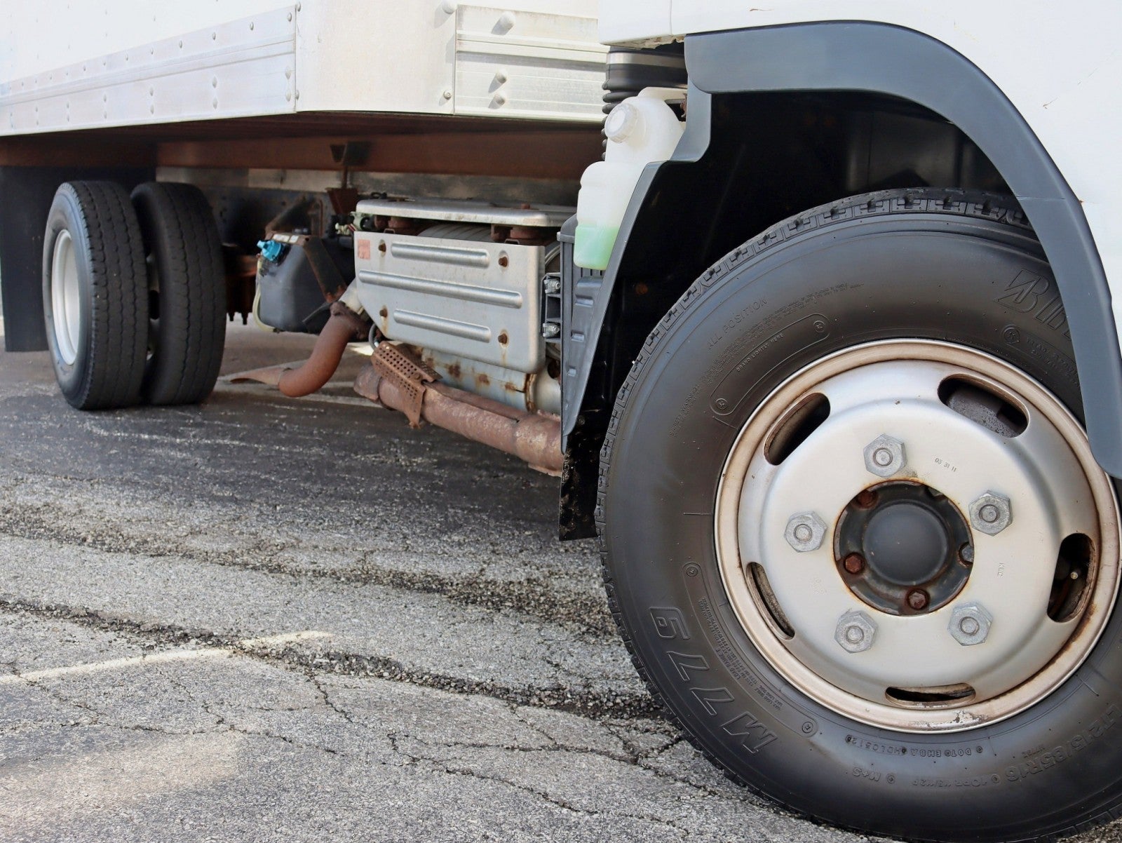2013 Mitsubishi Fuso 2 Owner 34k miles Box Truck