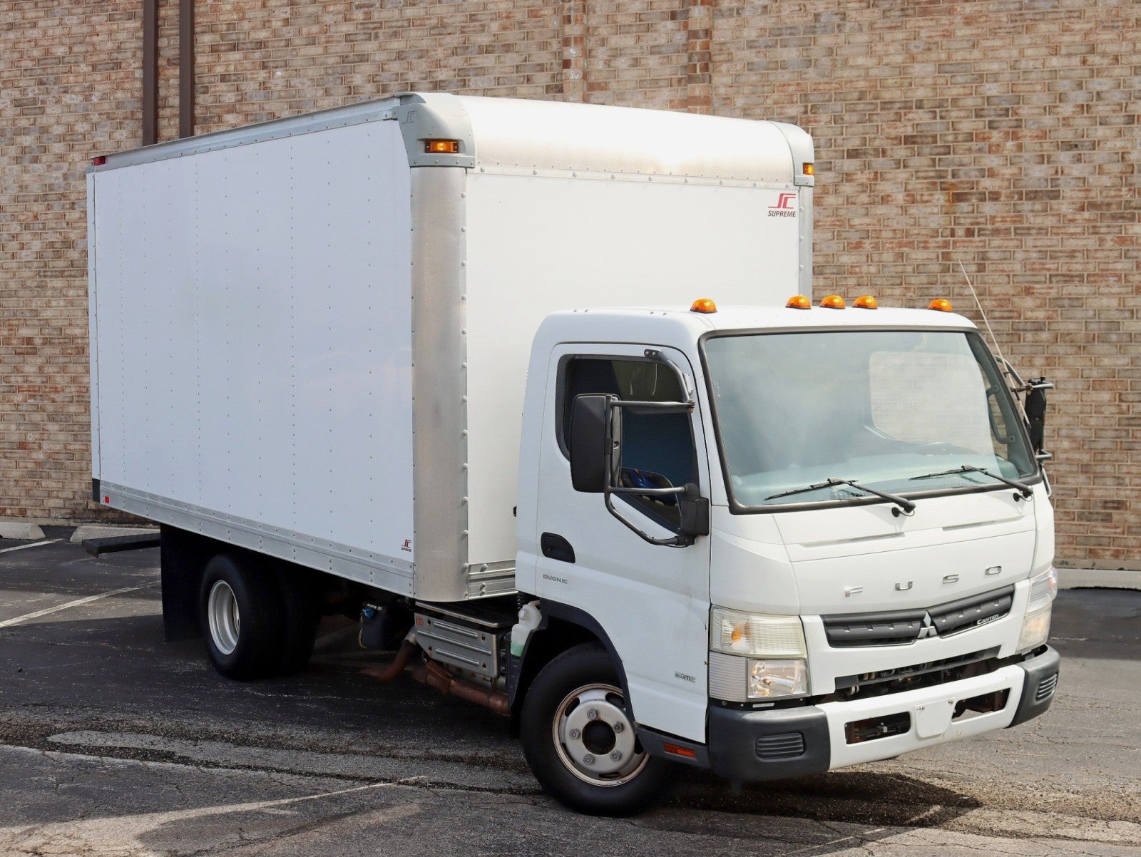 2013 Mitsubishi Fuso 2 Owner 34k miles Box Truck