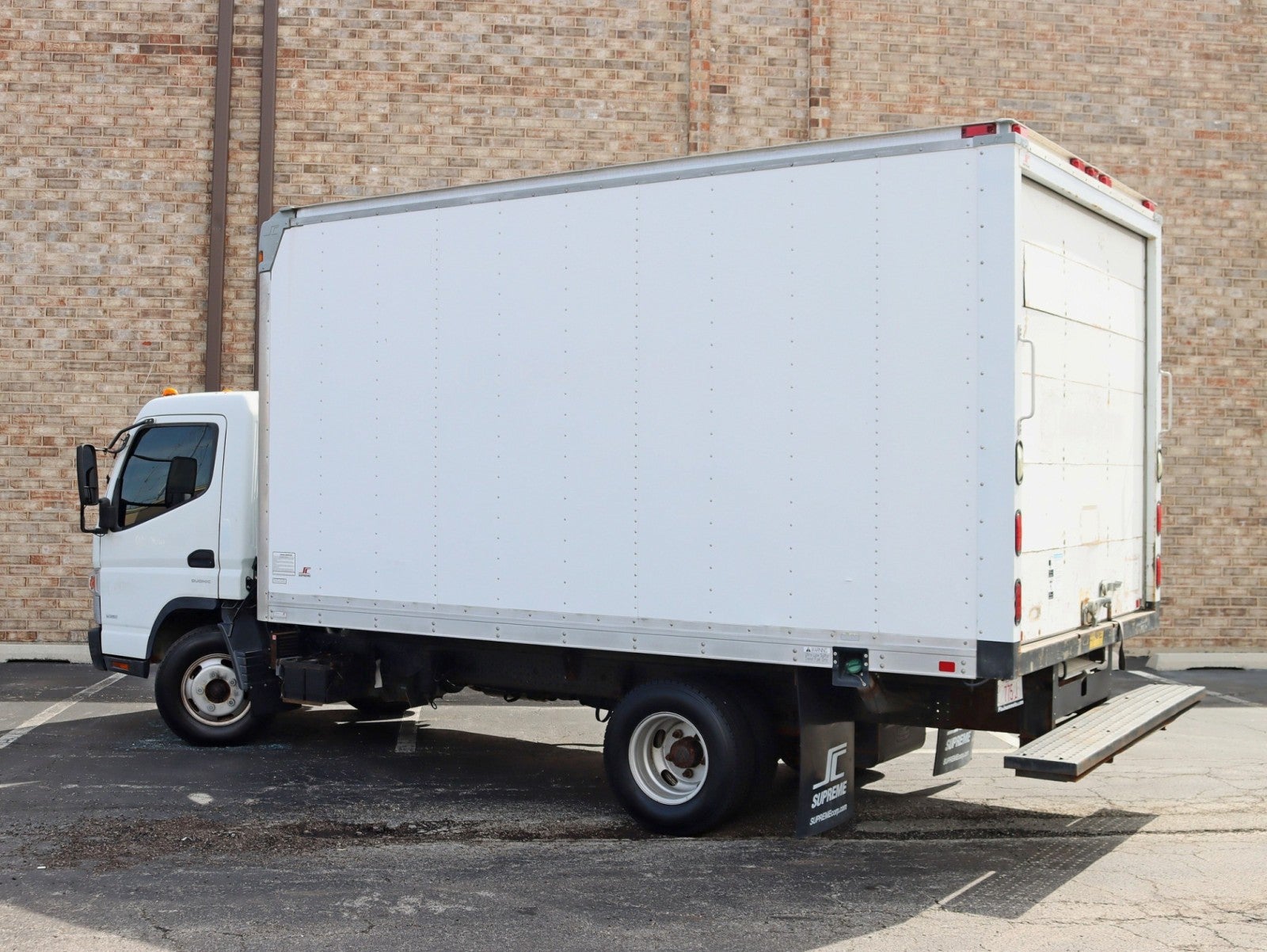 2013 Mitsubishi Fuso 2 Owner 34k miles Box Truck