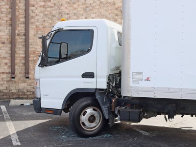 2013 Mitsubishi Fuso 2 Owner 34k miles Box Truck