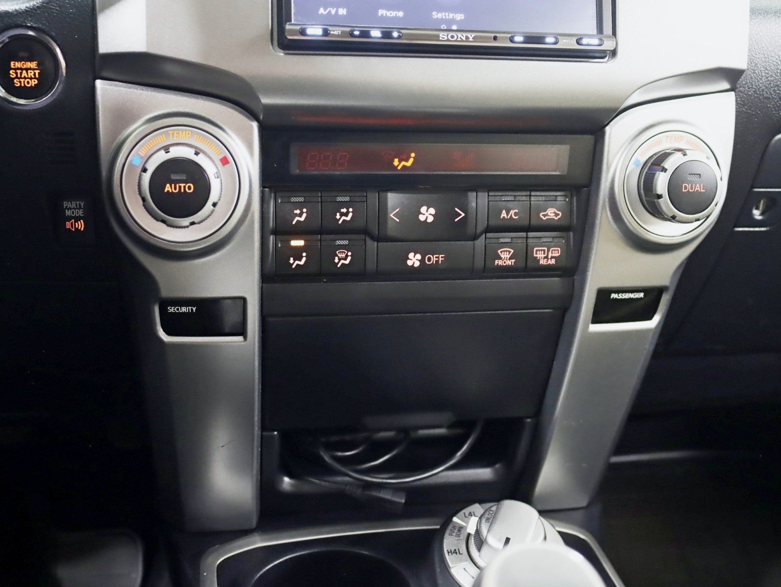 2013 Toyota 4Runner Limited 2 Owner V6 Roof Back Up camera Leather Fully Loaded Carfax Certified