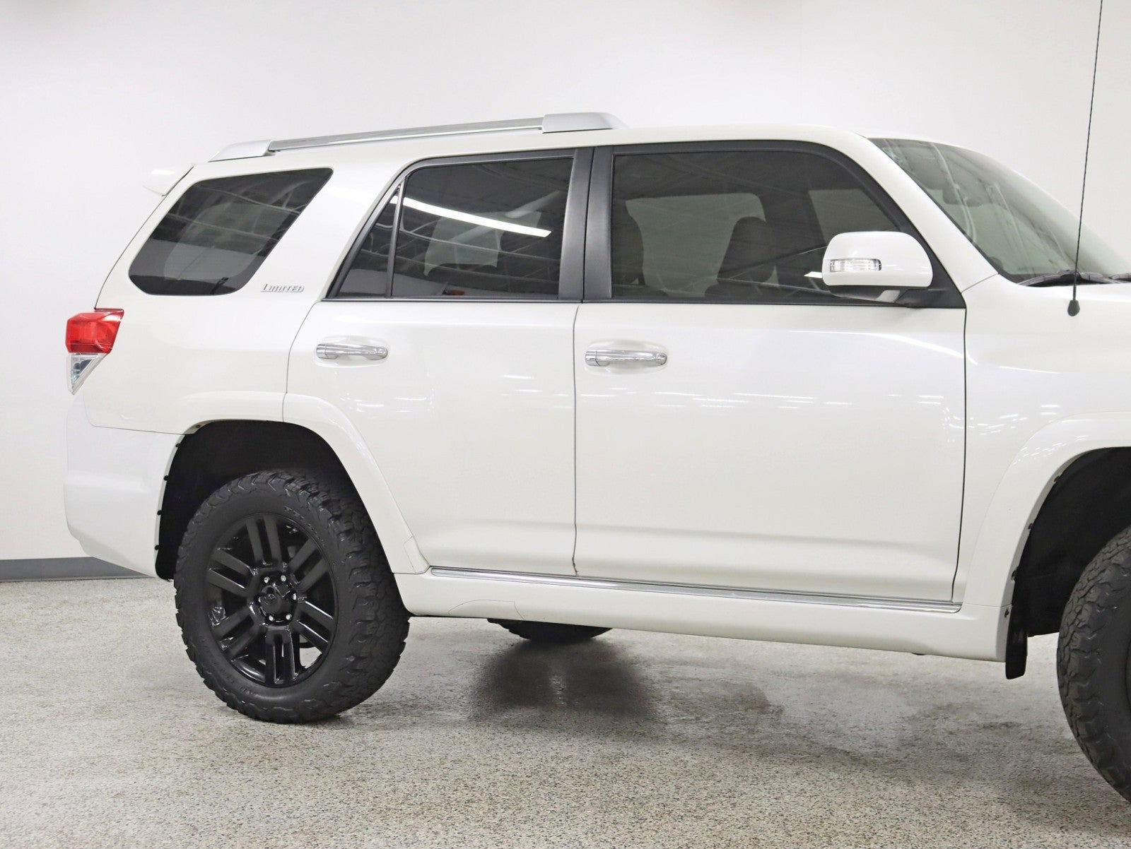 2013 Toyota 4Runner Limited 2 Owner V6 Roof Back Up camera Leather Fully Loaded Carfax Certified