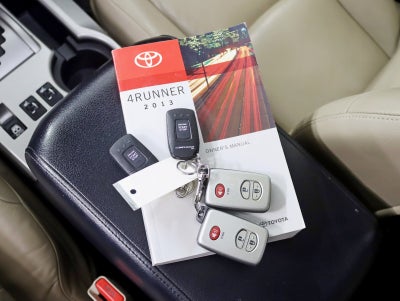 2013 Toyota 4Runner Limited 2 Owner V6 Roof Back Up camera Leather Fully Loaded Carfax Certified