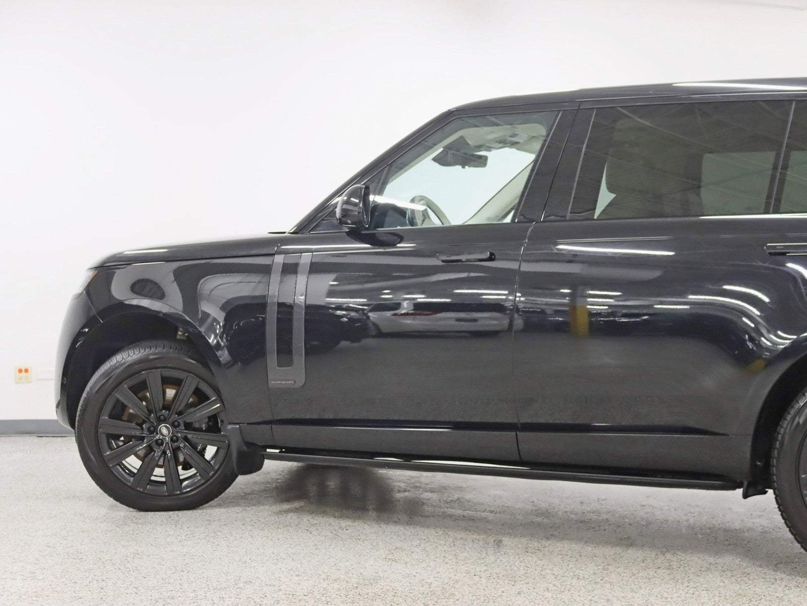 2023 Land Rover Range Rover Autobiography LWB 2 Owner 7 Passenger Rear Entertainment Power Boards Fully Loaded