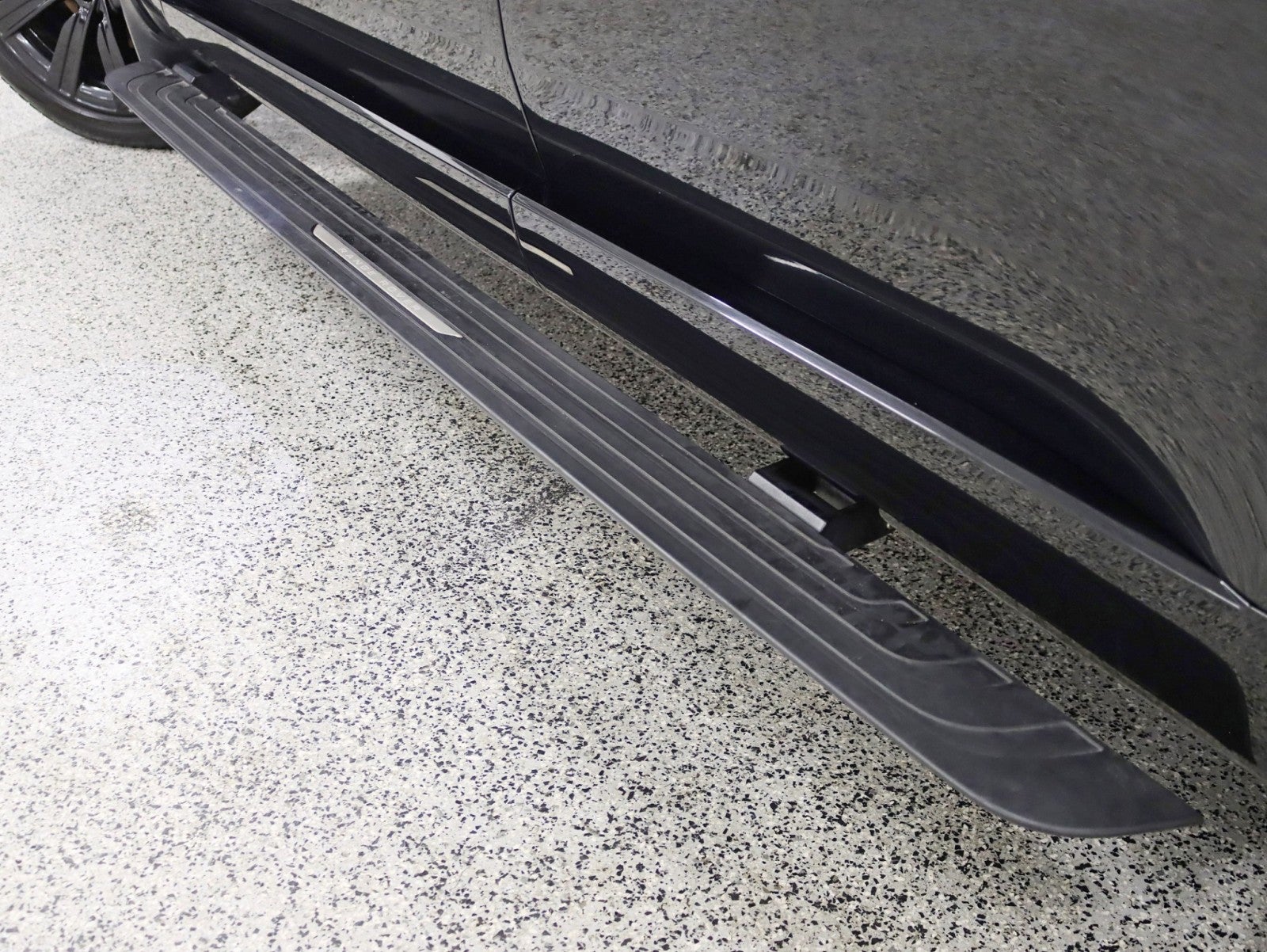 2023 Land Rover Range Rover Autobiography LWB 2 Owner 7 Passenger Rear Entertainment Power Boards Fully Loaded