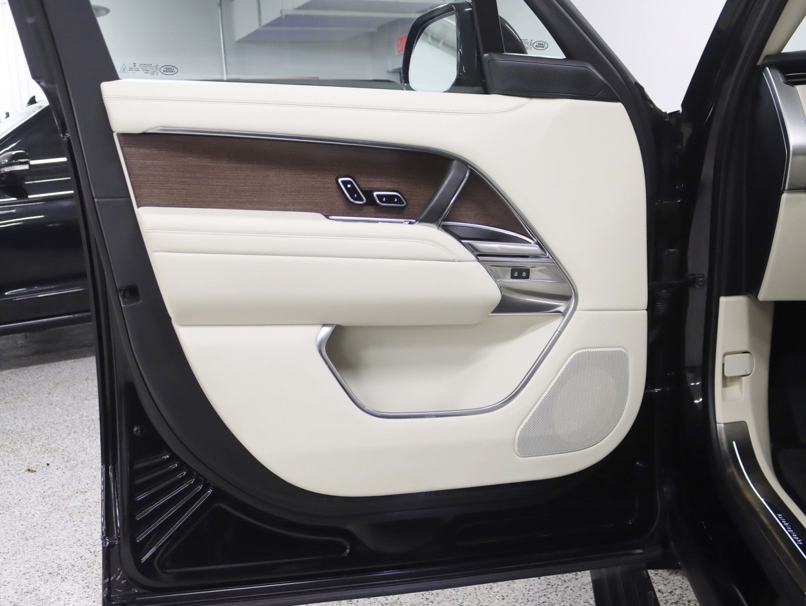 2023 Land Rover Range Rover Autobiography LWB 2 Owner 7 Passenger Rear Entertainment Power Boards Fully Loaded