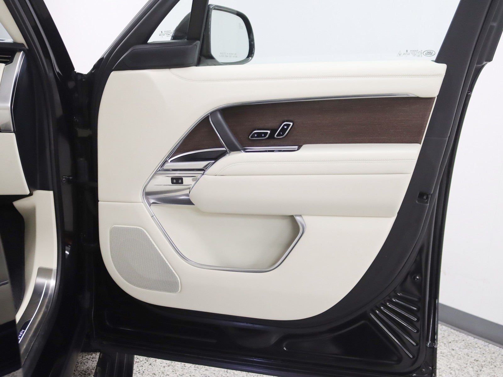 2023 Land Rover Range Rover Autobiography LWB 2 Owner 7 Passenger Rear Entertainment Power Boards Fully Loaded