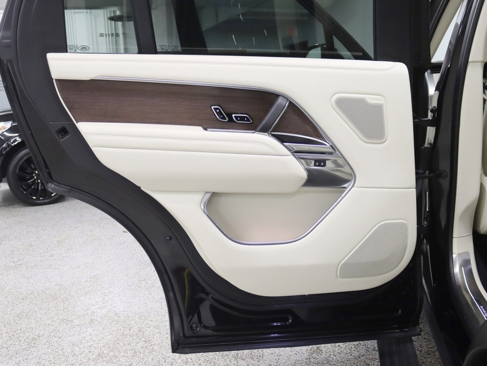 2023 Land Rover Range Rover Autobiography LWB 2 Owner 7 Passenger Rear Entertainment Power Boards Fully Loaded