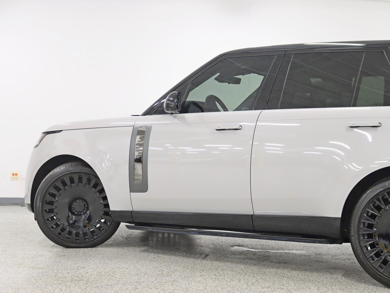 2025 Land Rover Range Rover SV Power boards 24in Avorza Monoblock Wheels MSRP Over $228k Fully