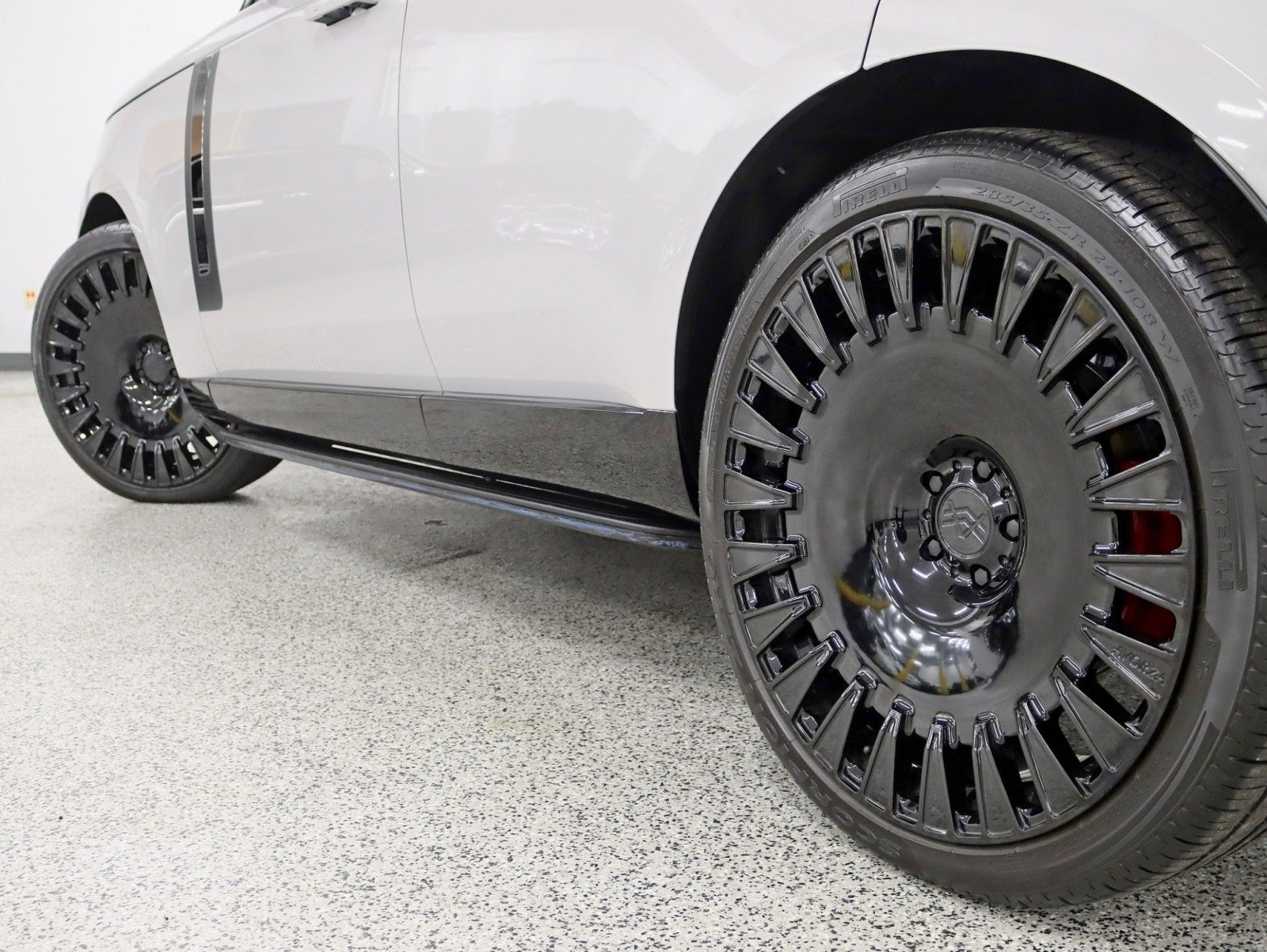 2025 Land Rover Range Rover SV Power boards 24in Avorza Monoblock Wheels MSRP Over $228k Fully