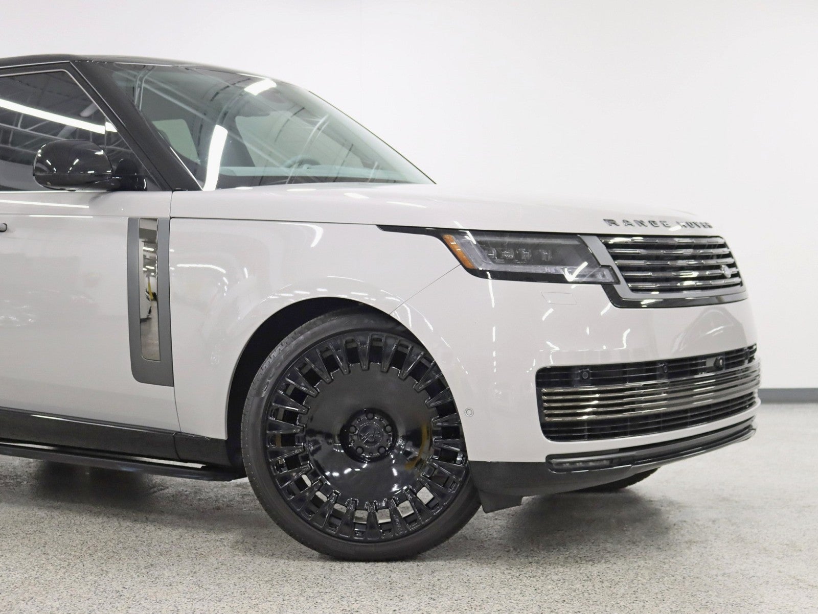 2025 Land Rover Range Rover SV Power boards 24in Avorza Monoblock Wheels MSRP Over $228k Fully