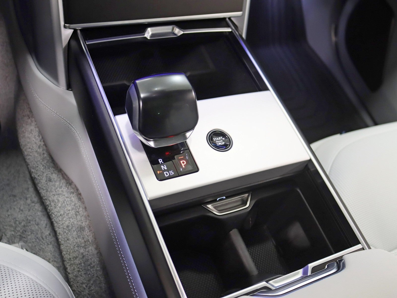 2025 Land Rover Range Rover SV Power boards 24in Avorza Monoblock Wheels MSRP Over $228k Fully