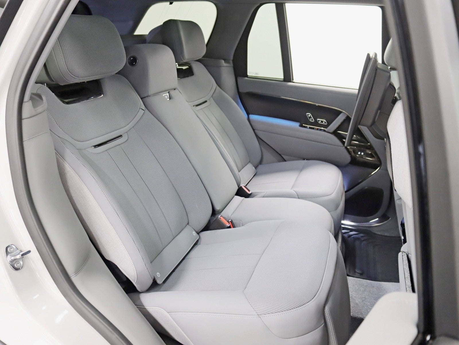 2025 Land Rover Range Rover SV Power boards 24in Avorza Monoblock Wheels MSRP Over $228k Fully