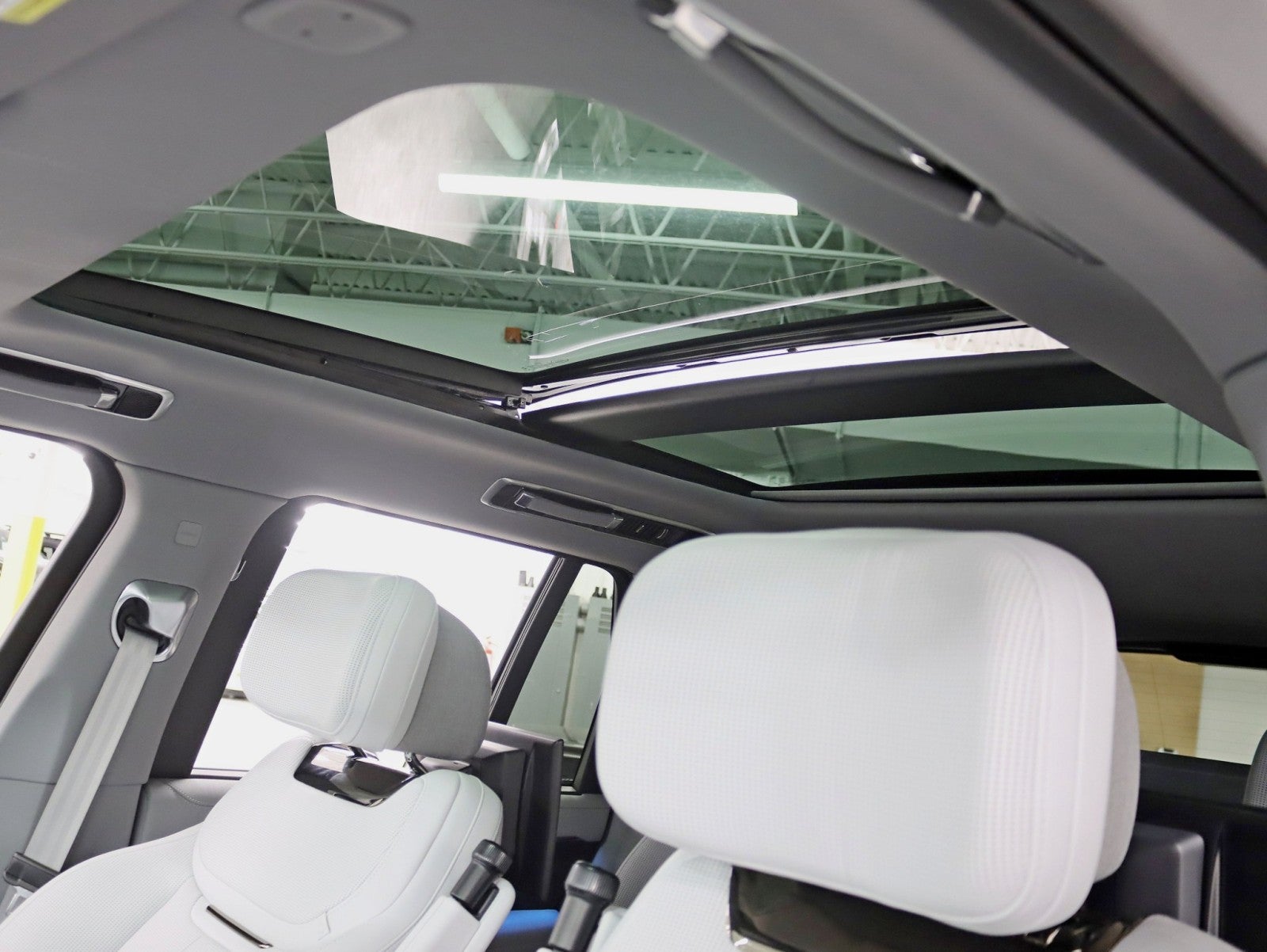 2025 Land Rover Range Rover SV Power boards 24in Avorza Monoblock Wheels MSRP Over $228k Fully