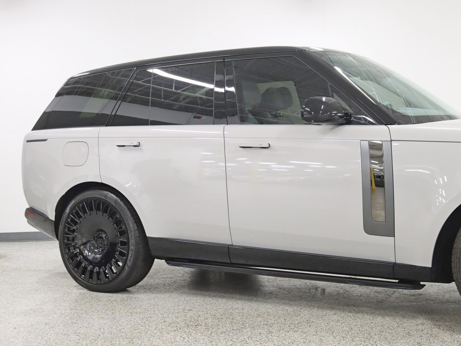 2025 Land Rover Range Rover SV Power boards 24in Avorza Monoblock Wheels MSRP Over $228k Fully