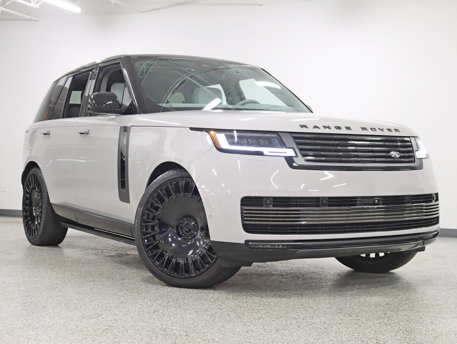 2025 Land Rover Range Rover SV Power boards 24in Avorza Monoblock Wheels MSRP Over $228k Fully