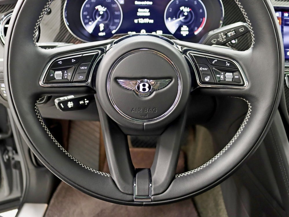 2022 Bentley Bentayga 1 Owner Pano Nav Back Up Camera 2 Keys Books Loaded in Hickery Hills, IL - Platinum Motorsports