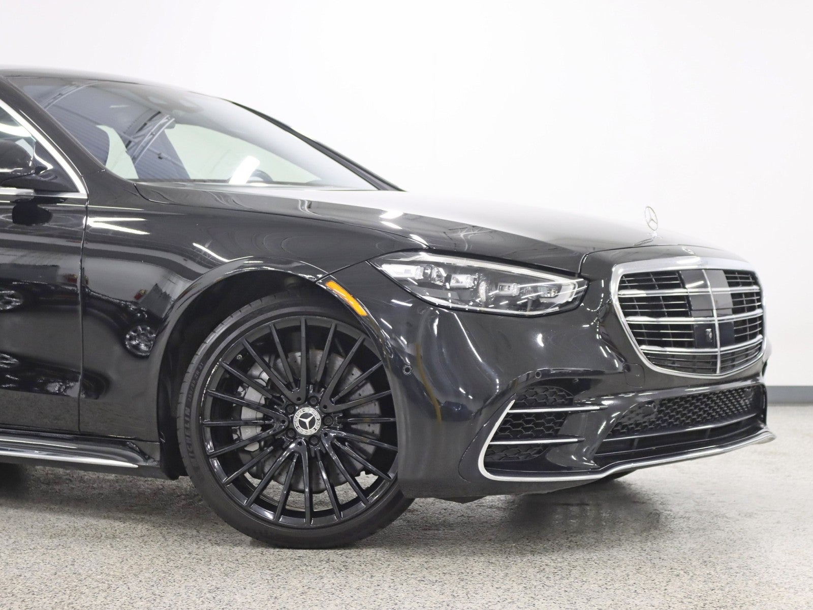 2022 Mercedes-Benz S 580 4MATIC® 3D Tech Pkg AMG® Sport 21in V Spoke Wheels Pano Nav Back Up Camera Loaded