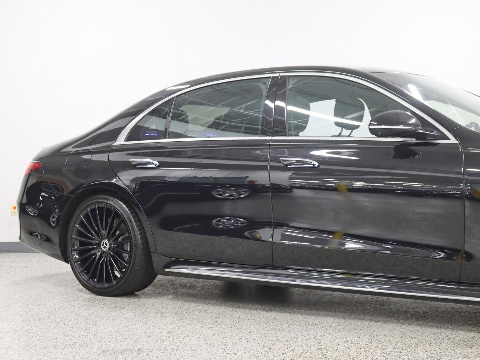 2022 Mercedes-Benz S 580 4MATIC® 3D Tech Pkg AMG® Sport 21in V Spoke Wheels Pano Nav Back Up Camera Loaded
