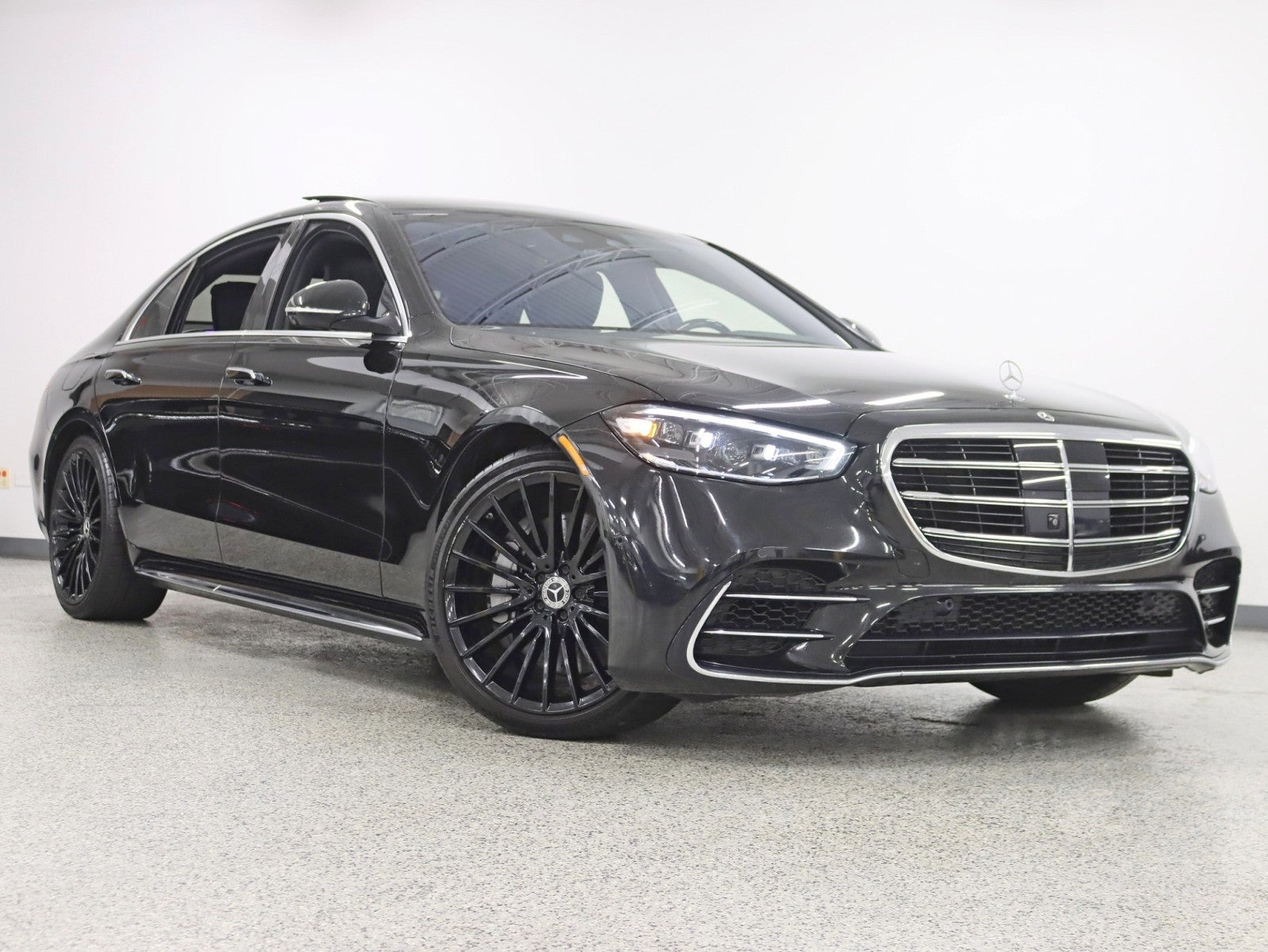 2022 Mercedes-Benz S 580 4MATIC® 3D Tech Pkg AMG® Sport 21in V Spoke Wheels Pano Nav Back Up Camera Loaded