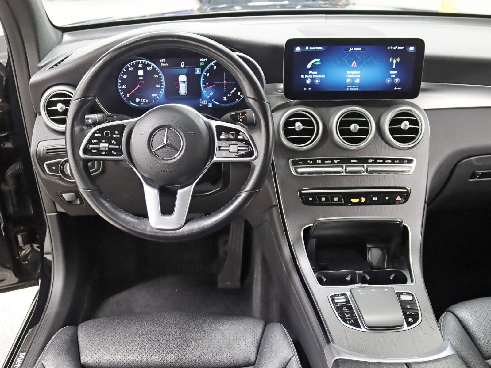 2022 Mercedes-Benz GLC 300 4MATIC® 2 Owner Pano Nav back Up Camera 12.3in Cluster Loaded