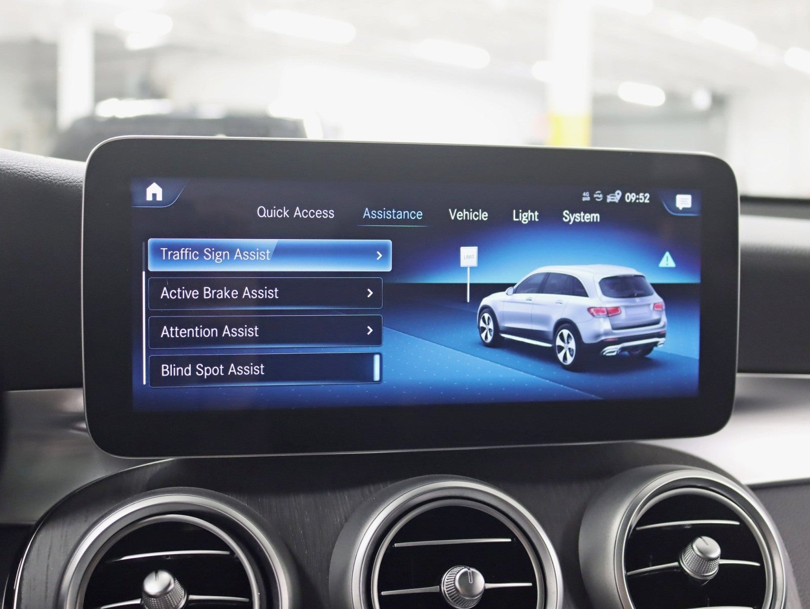 2022 Mercedes-Benz GLC 300 4MATIC® 2 Owner Pano Nav back Up Camera 12.3in Cluster Loaded