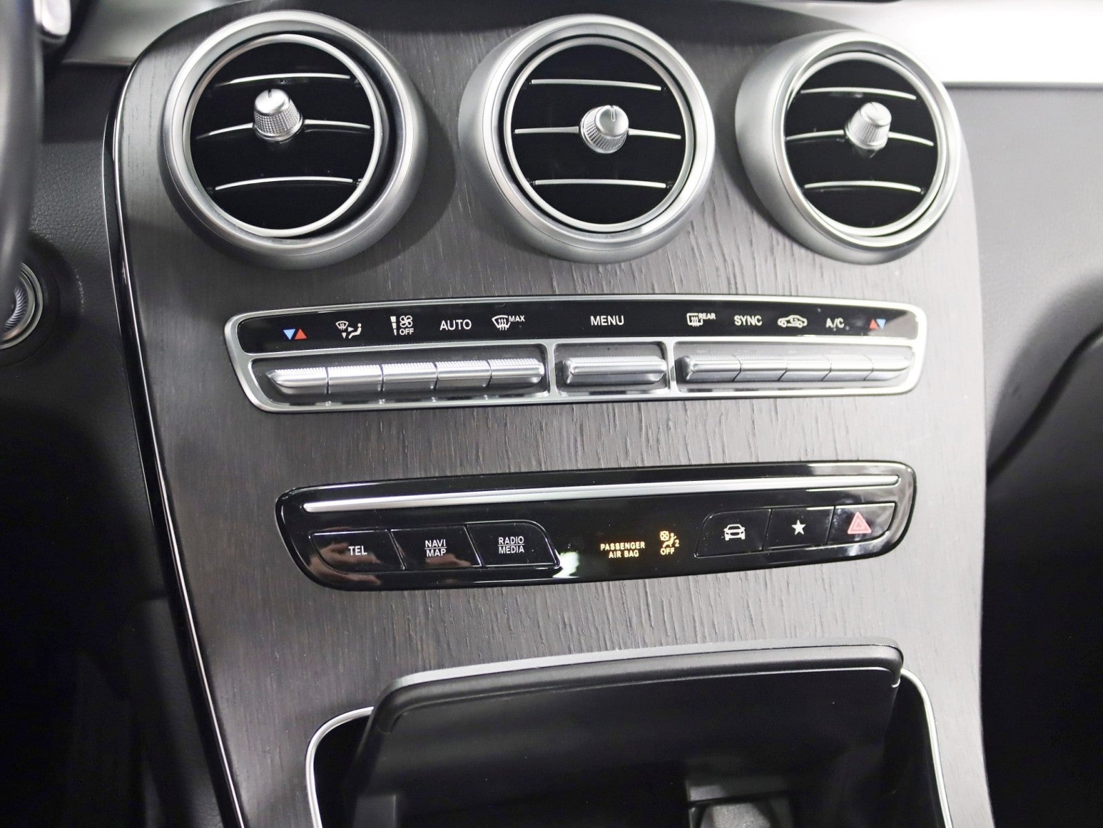 2022 Mercedes-Benz GLC 300 4MATIC® 2 Owner Pano Nav back Up Camera 12.3in Cluster Loaded