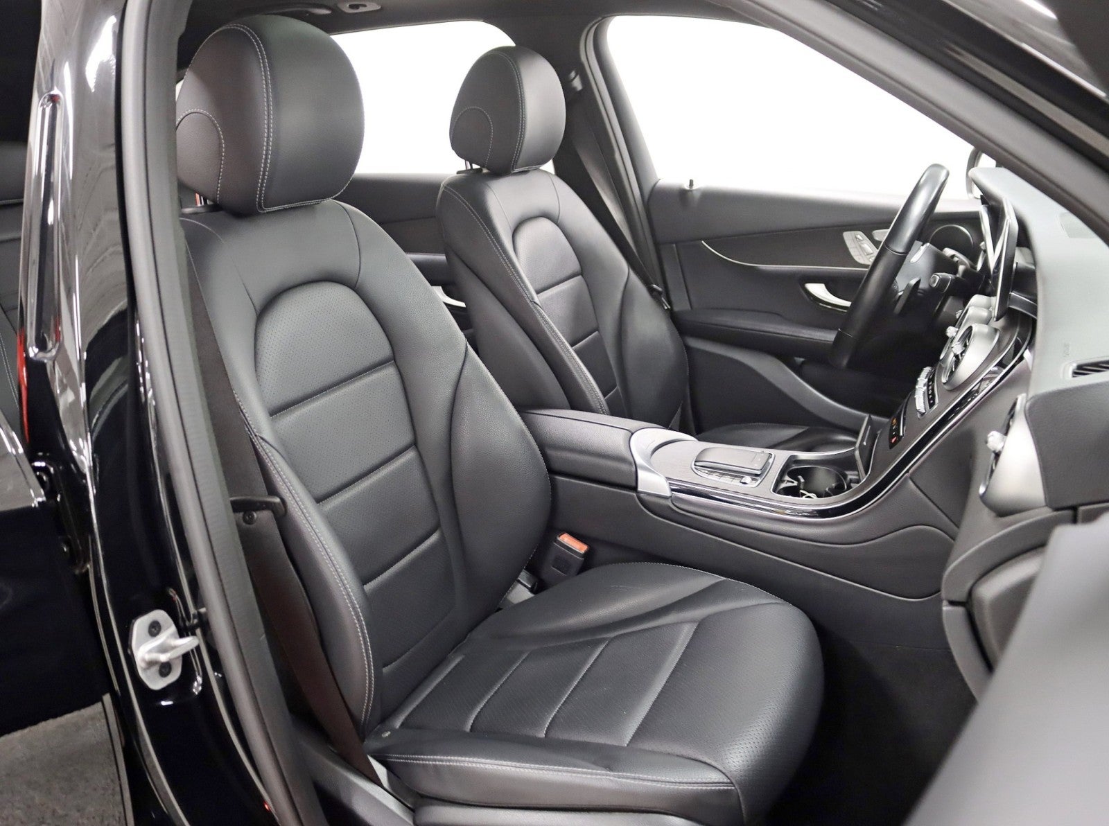 2022 Mercedes-Benz GLC 300 4MATIC® 2 Owner Pano Nav back Up Camera 12.3in Cluster Loaded